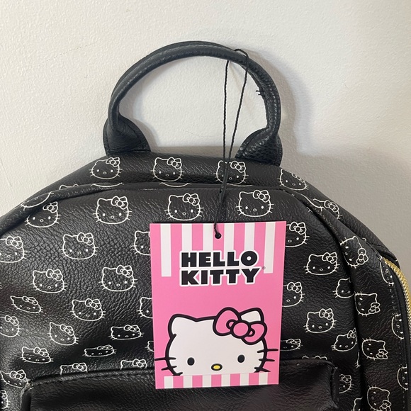 Hello Kitty Mini Backpack - Picture 5 of 12